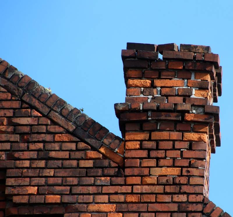 Signs Your Signal Hill Home Needs a Chimney Inspection Damaged chimney on an Signal Hill home showing cracks and missing mortar